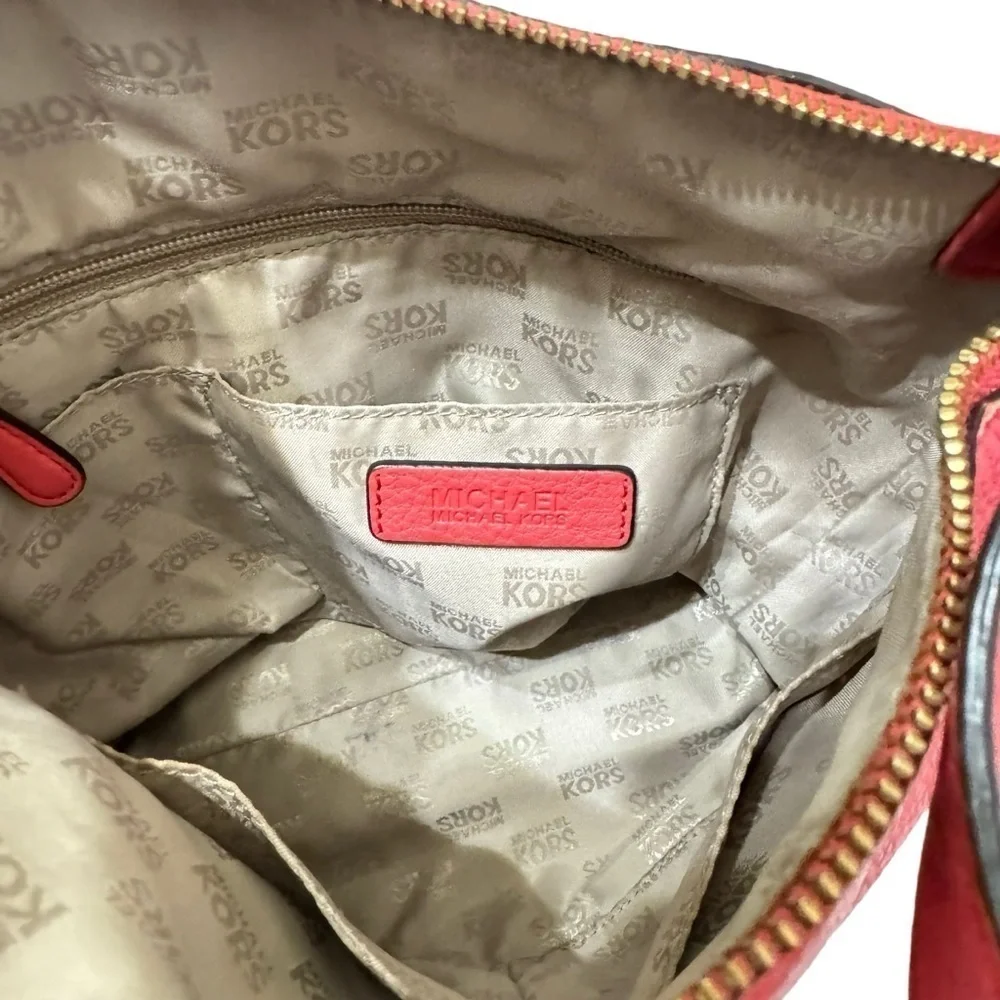 Michael Kors Pebble, leather Shoulder Bag Coral‎ Tassel